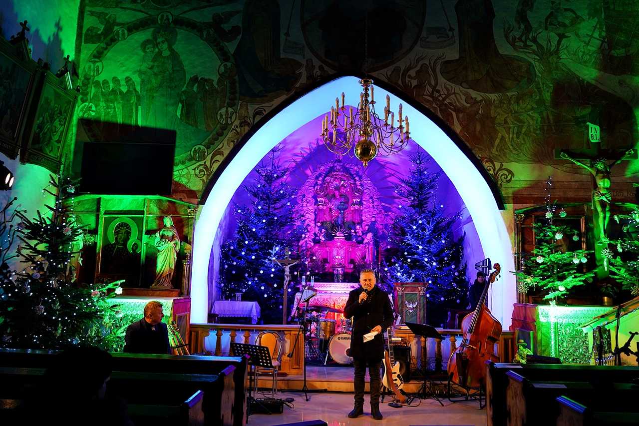 [FOTO] Tradycyjne polskie kolędy w wykonaniu najmłodszych. Za nami Koncert Świąteczny w Lutomi Dolnej