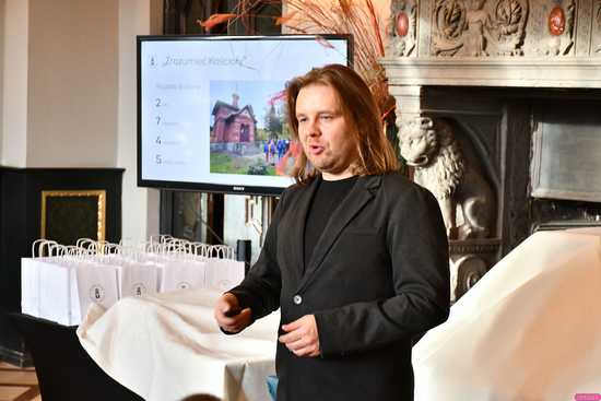 [FOTO] Zrozumieć kościoły. W Zamku Książ podsumowali projekt i przedstawili nową grę planszową