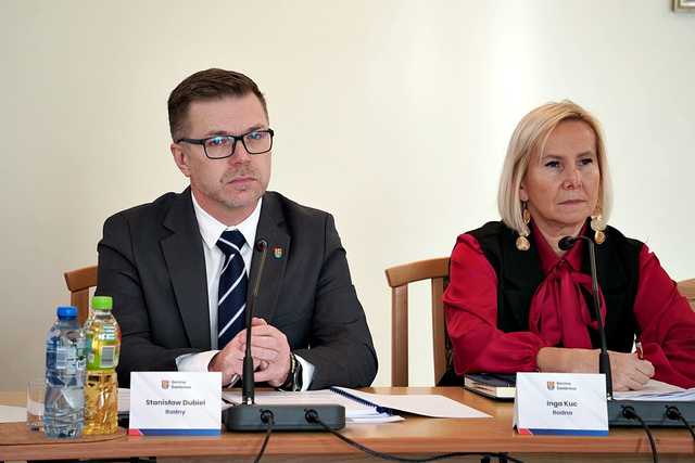 Radni jednogłośnie uchwalili budżet gminy Świdnica. Ile wyniesie deficyt? Jakie inwestycje planuje gmina? [SZCZEGÓŁY]