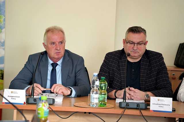 Radni jednogłośnie uchwalili budżet gminy Świdnica. Ile wyniesie deficyt? Jakie inwestycje planuje gmina? [SZCZEGÓŁY]