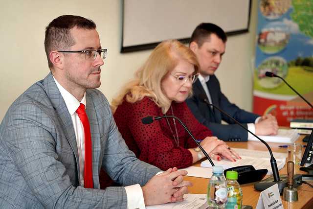 Radni jednogłośnie uchwalili budżet gminy Świdnica. Ile wyniesie deficyt? Jakie inwestycje planuje gmina? [SZCZEGÓŁY]