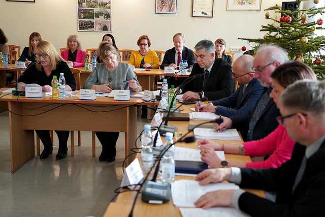 Radni jednogłośnie uchwalili budżet gminy Świdnica. Ile wyniesie deficyt? Jakie inwestycje planuje gmina? [SZCZEGÓŁY]