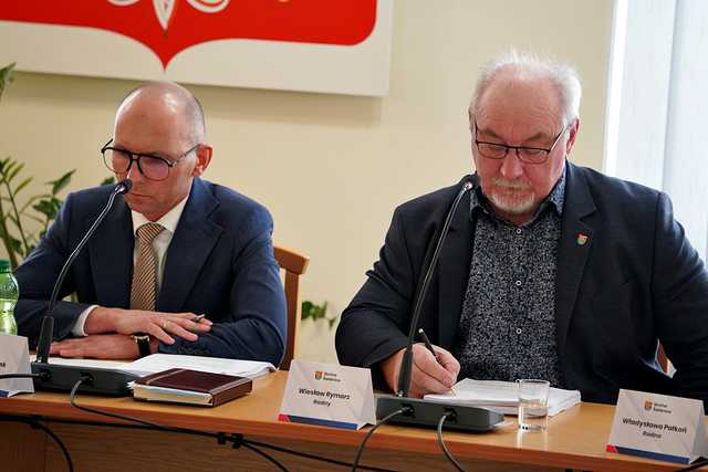 Radni jednogłośnie uchwalili budżet gminy Świdnica. Ile wyniesie deficyt? Jakie inwestycje planuje gmina? [SZCZEGÓŁY]