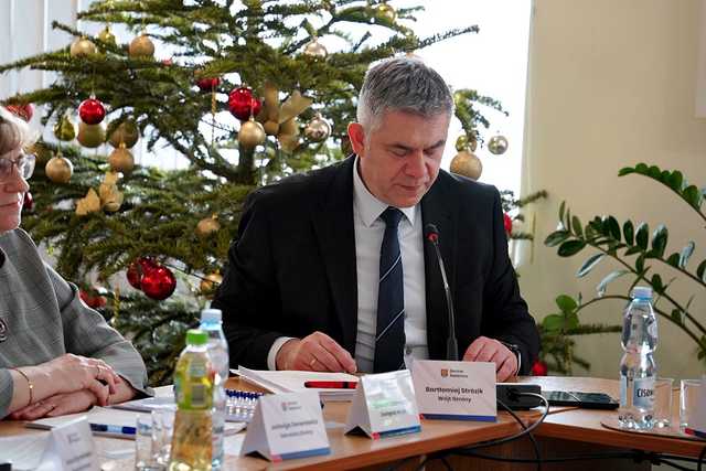 Radni jednogłośnie uchwalili budżet gminy Świdnica. Ile wyniesie deficyt? Jakie inwestycje planuje gmina? [SZCZEGÓŁY]