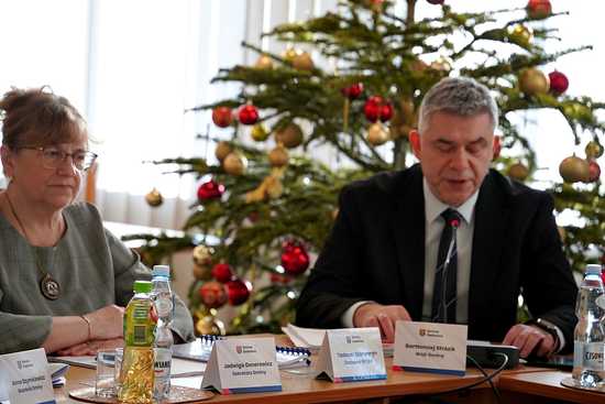 Radni jednogłośnie uchwalili budżet gminy Świdnica. Ile wyniesie deficyt? Jakie inwestycje planuje gmina? [SZCZEGÓŁY]