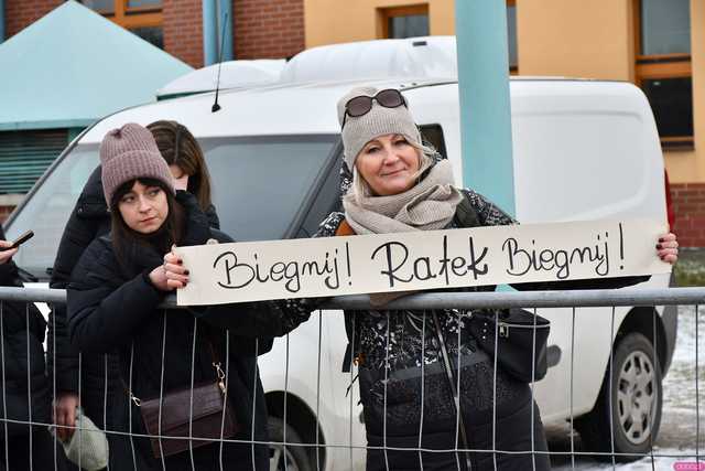 [WIDEO/DUŻO ZDJĘĆ/WYNIKI] Prawie 600 biegaczy na starcie! Wystartowali w 8. Świdnickim Biegu Noworocznym Zupbadura