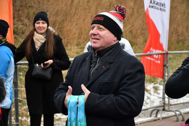 [WIDEO/DUŻO ZDJĘĆ/WYNIKI] Prawie 600 biegaczy na starcie! Wystartowali w 8. Świdnickim Biegu Noworocznym Zupbadura