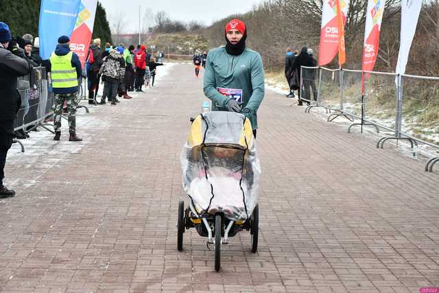 [WIDEO/DUŻO ZDJĘĆ/WYNIKI] Prawie 600 biegaczy na starcie! Wystartowali w 8. Świdnickim Biegu Noworocznym Zupbadura
