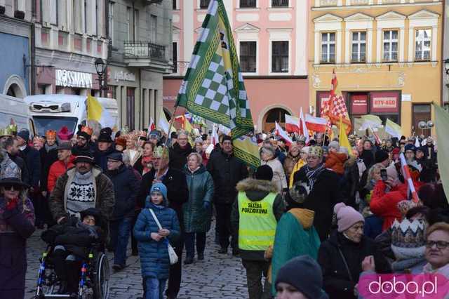 [FOTO] Tłumy uczestniczyły w świdnickim Orszaku Trzech Króli