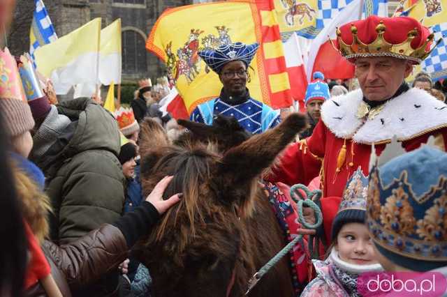 [FOTO] Tłumy uczestniczyły w świdnickim Orszaku Trzech Króli