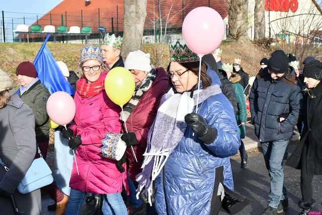 [WIDEO/FOTO] Jasełka, nagrody i uroczysty orszak. Trzej Królowie zawitali do Mokrzeszowa