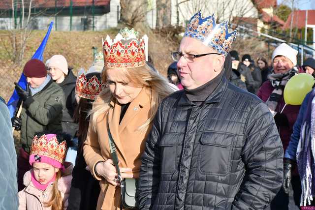 [WIDEO/FOTO] Jasełka, nagrody i uroczysty orszak. Trzej Królowie zawitali do Mokrzeszowa