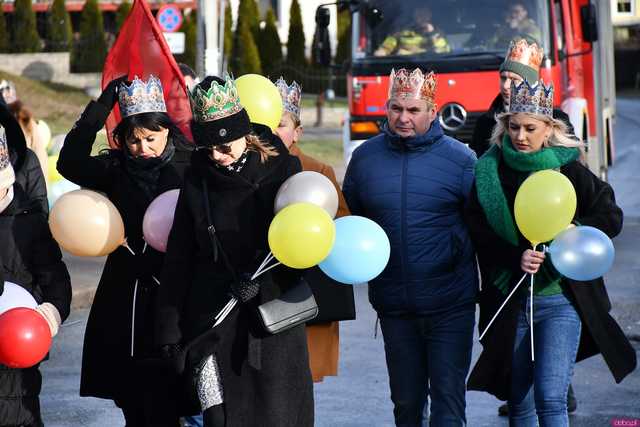 [WIDEO/FOTO] Jasełka, nagrody i uroczysty orszak. Trzej Królowie zawitali do Mokrzeszowa