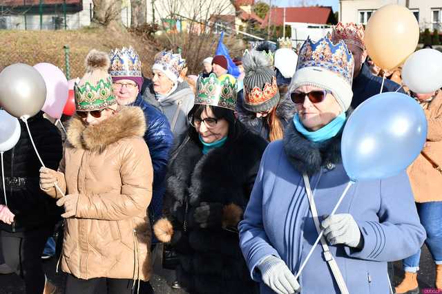 [WIDEO/FOTO] Jasełka, nagrody i uroczysty orszak. Trzej Królowie zawitali do Mokrzeszowa
