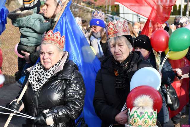 [WIDEO/FOTO] Jasełka, nagrody i uroczysty orszak. Trzej Królowie zawitali do Mokrzeszowa