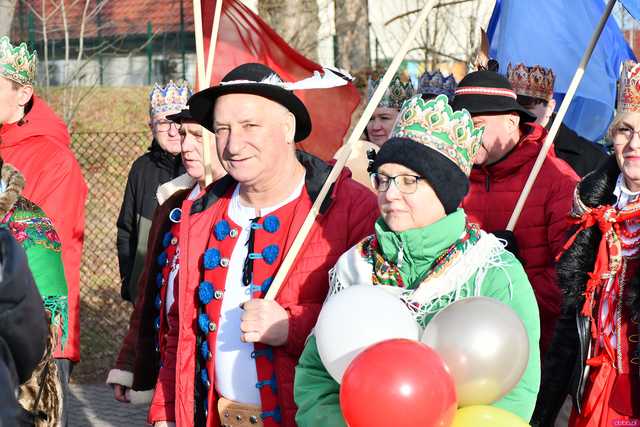[WIDEO/FOTO] Jasełka, nagrody i uroczysty orszak. Trzej Królowie zawitali do Mokrzeszowa