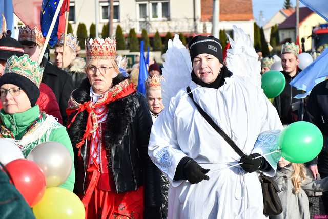 [WIDEO/FOTO] Jasełka, nagrody i uroczysty orszak. Trzej Królowie zawitali do Mokrzeszowa