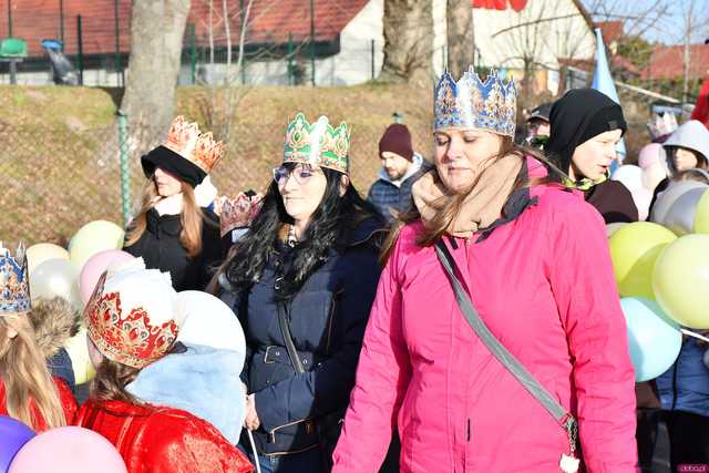 [WIDEO/FOTO] Jasełka, nagrody i uroczysty orszak. Trzej Królowie zawitali do Mokrzeszowa