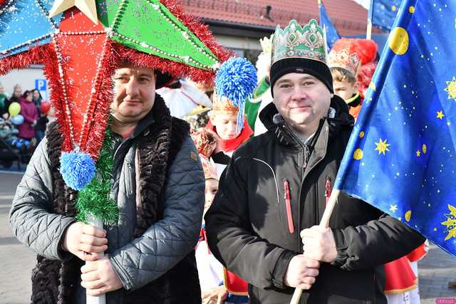 [WIDEO/FOTO] Jasełka, nagrody i uroczysty orszak. Trzej Królowie zawitali do Mokrzeszowa