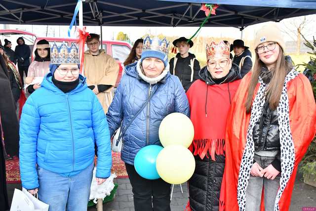 [WIDEO/FOTO] Jasełka, nagrody i uroczysty orszak. Trzej Królowie zawitali do Mokrzeszowa