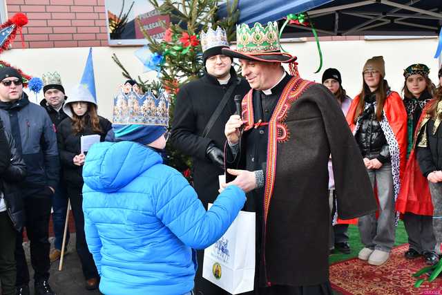 [WIDEO/FOTO] Jasełka, nagrody i uroczysty orszak. Trzej Królowie zawitali do Mokrzeszowa
