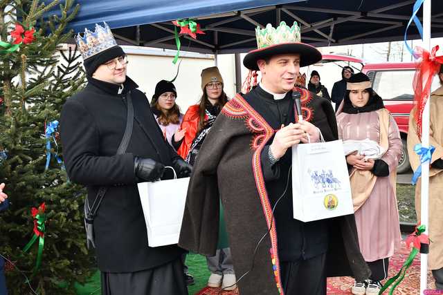 [WIDEO/FOTO] Jasełka, nagrody i uroczysty orszak. Trzej Królowie zawitali do Mokrzeszowa