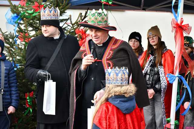 [WIDEO/FOTO] Jasełka, nagrody i uroczysty orszak. Trzej Królowie zawitali do Mokrzeszowa