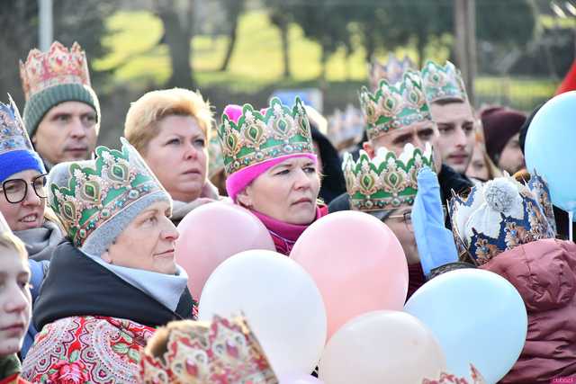 [WIDEO/FOTO] Jasełka, nagrody i uroczysty orszak. Trzej Królowie zawitali do Mokrzeszowa