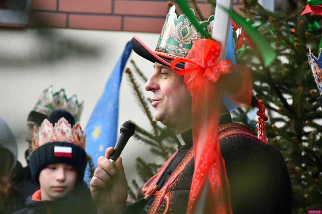 [WIDEO/FOTO] Jasełka, nagrody i uroczysty orszak. Trzej Królowie zawitali do Mokrzeszowa