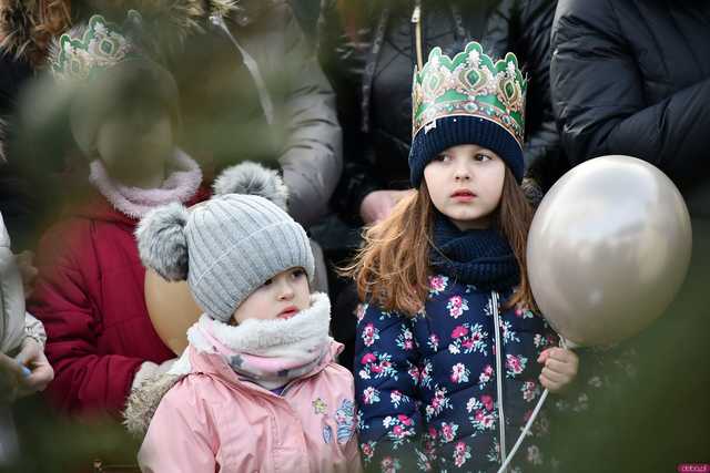 [WIDEO/FOTO] Jasełka, nagrody i uroczysty orszak. Trzej Królowie zawitali do Mokrzeszowa