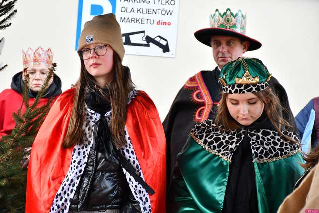 [WIDEO/FOTO] Jasełka, nagrody i uroczysty orszak. Trzej Królowie zawitali do Mokrzeszowa