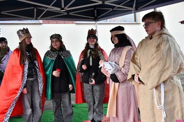 [WIDEO/FOTO] Jasełka, nagrody i uroczysty orszak. Trzej Królowie zawitali do Mokrzeszowa