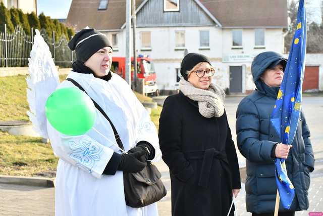 [WIDEO/FOTO] Jasełka, nagrody i uroczysty orszak. Trzej Królowie zawitali do Mokrzeszowa
