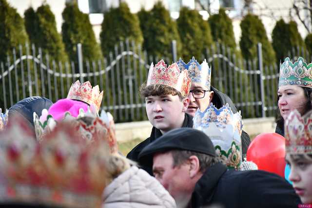 [WIDEO/FOTO] Jasełka, nagrody i uroczysty orszak. Trzej Królowie zawitali do Mokrzeszowa