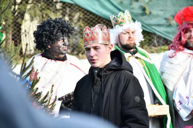 [WIDEO/FOTO] Jasełka, nagrody i uroczysty orszak. Trzej Królowie zawitali do Mokrzeszowa