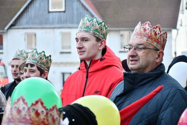 [WIDEO/FOTO] Jasełka, nagrody i uroczysty orszak. Trzej Królowie zawitali do Mokrzeszowa
