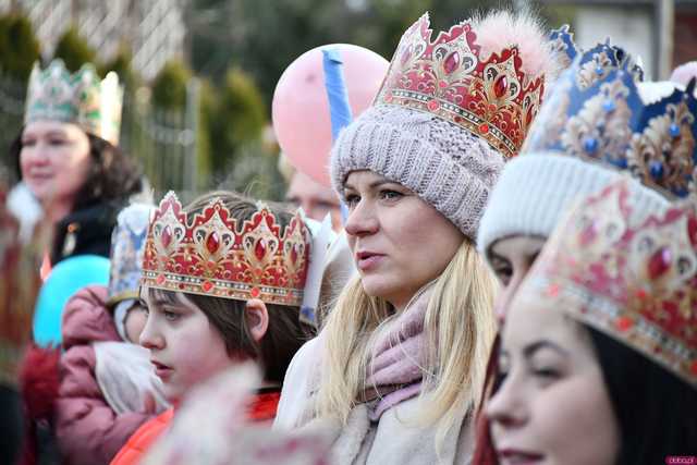 [WIDEO/FOTO] Jasełka, nagrody i uroczysty orszak. Trzej Królowie zawitali do Mokrzeszowa