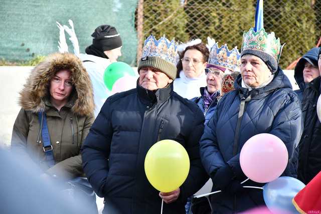 [WIDEO/FOTO] Jasełka, nagrody i uroczysty orszak. Trzej Królowie zawitali do Mokrzeszowa