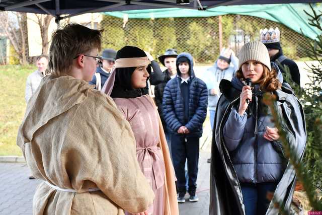 [WIDEO/FOTO] Jasełka, nagrody i uroczysty orszak. Trzej Królowie zawitali do Mokrzeszowa