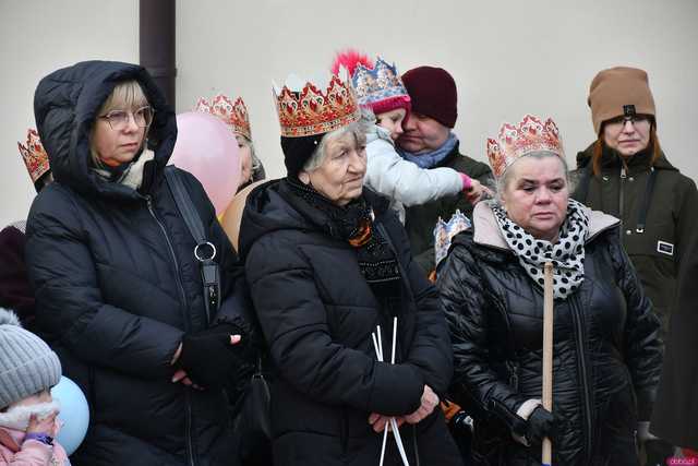 [WIDEO/FOTO] Jasełka, nagrody i uroczysty orszak. Trzej Królowie zawitali do Mokrzeszowa