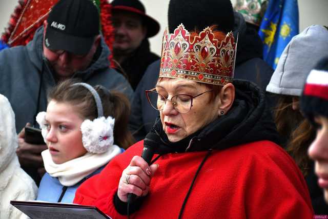 [WIDEO/FOTO] Jasełka, nagrody i uroczysty orszak. Trzej Królowie zawitali do Mokrzeszowa