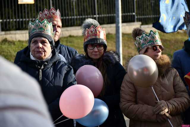 [WIDEO/FOTO] Jasełka, nagrody i uroczysty orszak. Trzej Królowie zawitali do Mokrzeszowa
