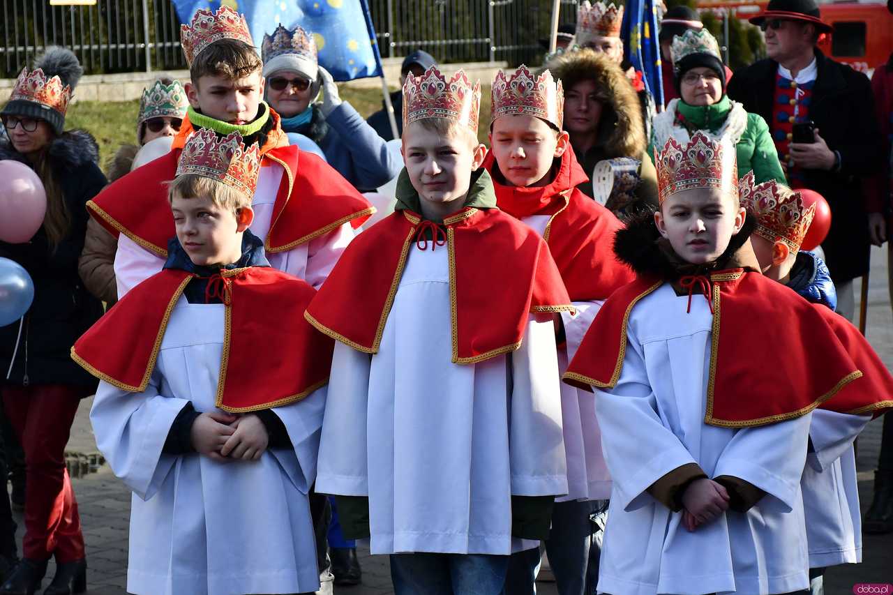 [WIDEO/FOTO] Jasełka, nagrody i uroczysty orszak. Trzej Królowie zawitali do Mokrzeszowa