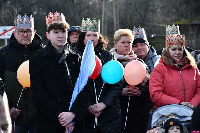 [WIDEO/FOTO] Jasełka, nagrody i uroczysty orszak. Trzej Królowie zawitali do Mokrzeszowa