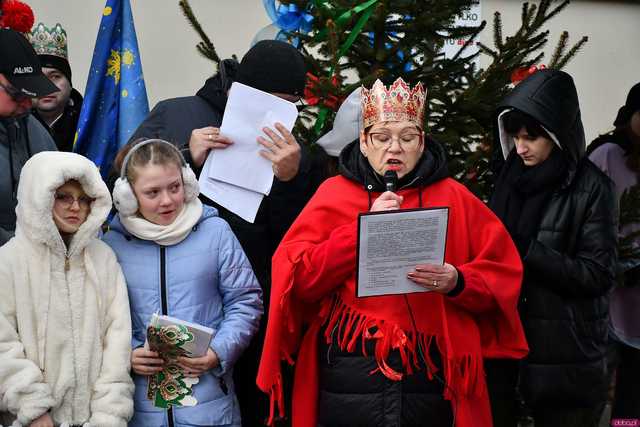 [WIDEO/FOTO] Jasełka, nagrody i uroczysty orszak. Trzej Królowie zawitali do Mokrzeszowa