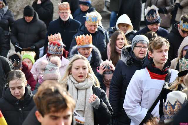 [WIDEO/FOTO] Orszak Trzech Króli przeszedł ulicami Dobromierza