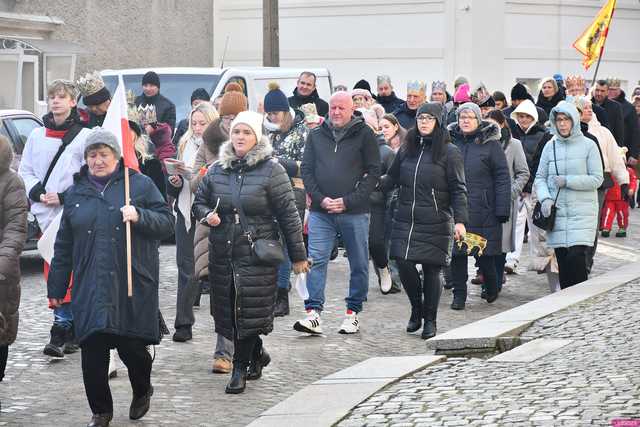 [WIDEO/FOTO] Orszak Trzech Króli przeszedł ulicami Dobromierza
