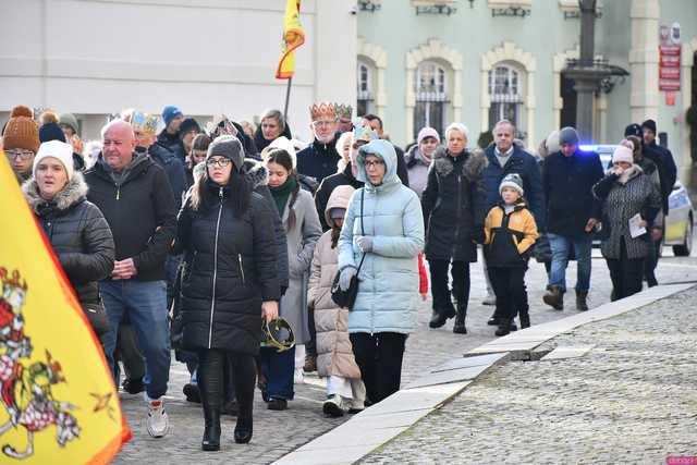 [WIDEO/FOTO] Orszak Trzech Króli przeszedł ulicami Dobromierza