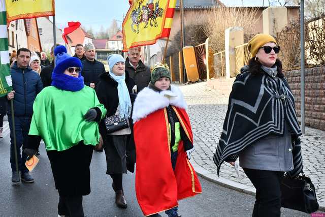 [WIDEO/FOTO] Orszak Trzech Króli przeszedł ulicami Dobromierza