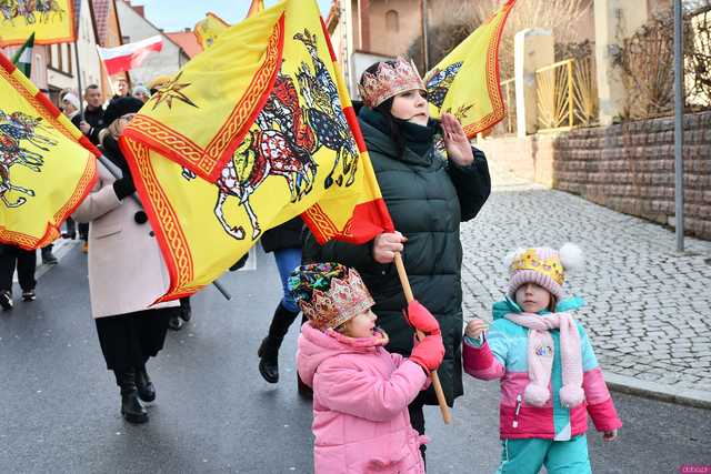 [WIDEO/FOTO] Orszak Trzech Króli przeszedł ulicami Dobromierza